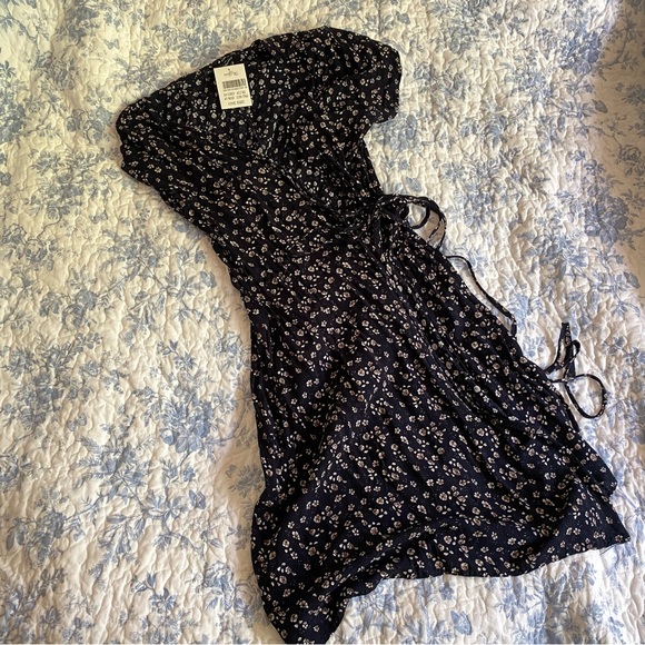 Brandy Melville Dresses Brandy Melville Robbie Ditzy Floral Wrap
